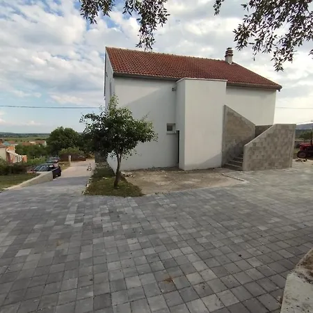 Apartamento Misljen Apartmants