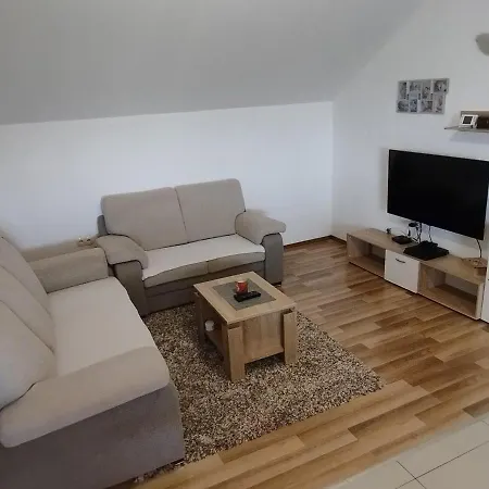 Misljen Apartmants דירה