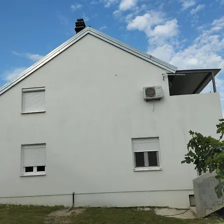 Misljen Apartmants דירה